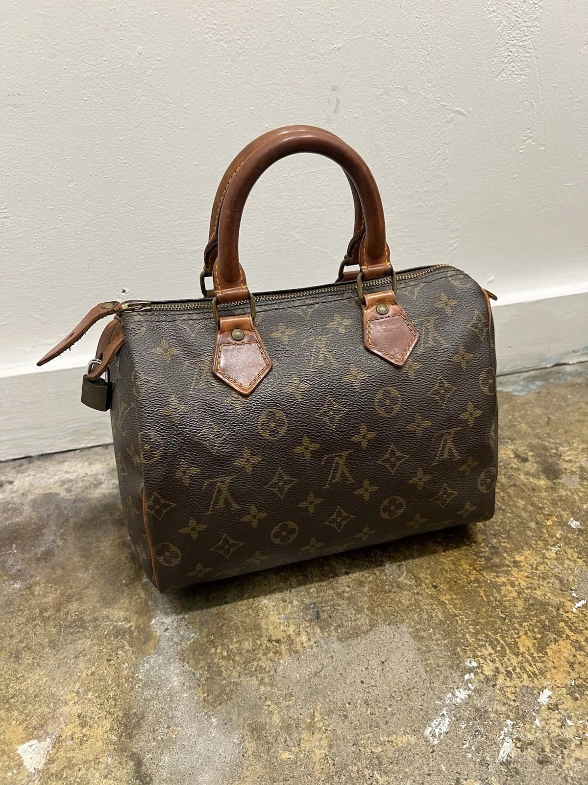 LOUIS VUITTON Speedy 25 Monogram Shoulder Hand Bag - Image 1